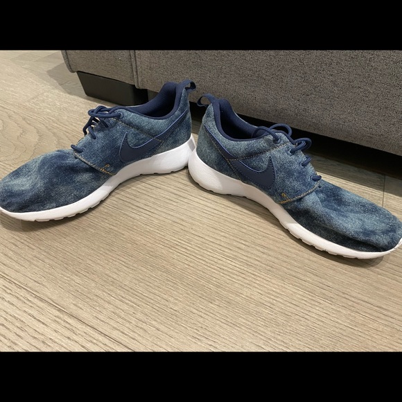 Brand New Without Tags Denim Nike Roshes - Picture 2 of 5